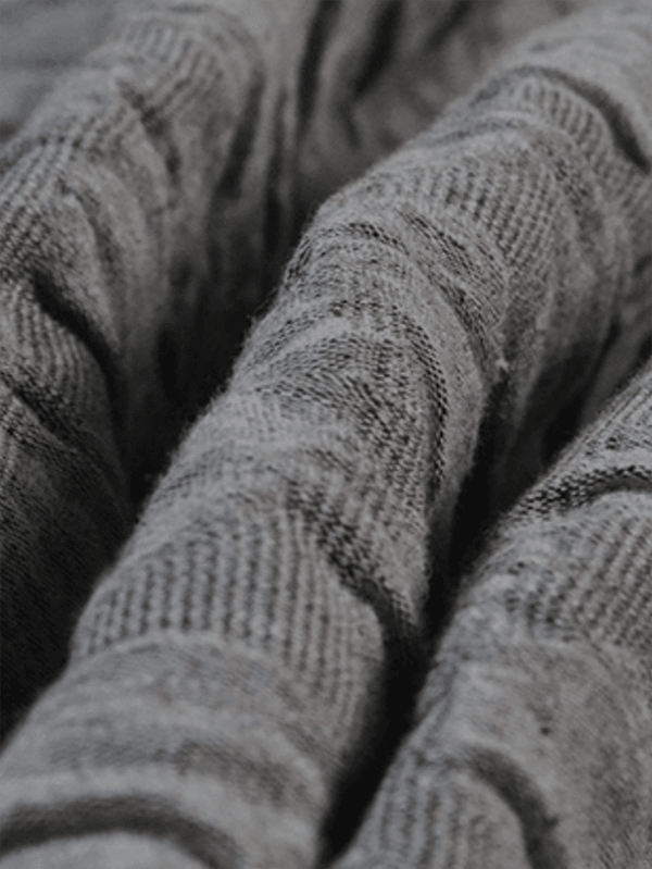 コットン vs ウール: どちらの生地があなたのニーズに適していますか?